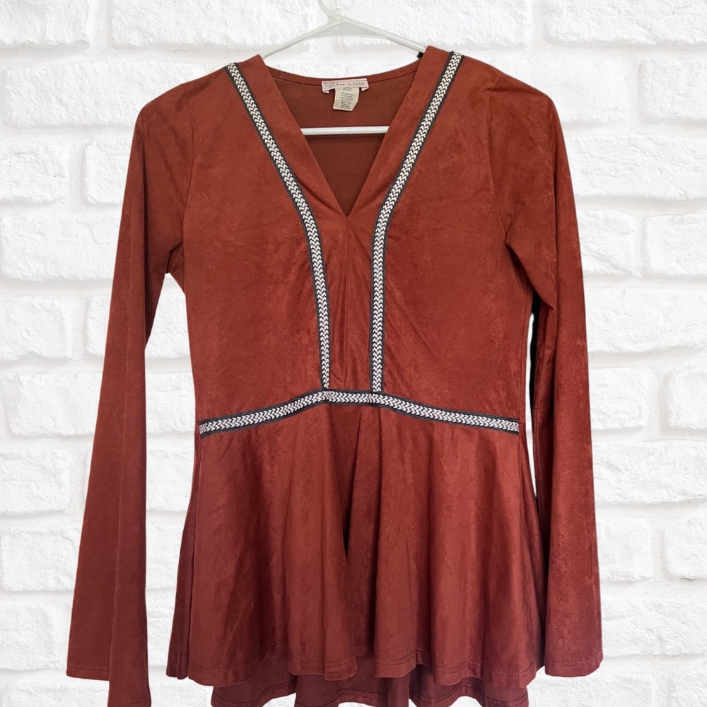 Women's Small Tea N Rose Long Sleeve Bell Sleeved blouse. Size Small